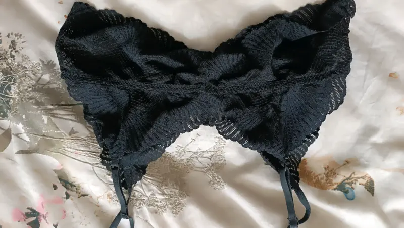 Sostén negro de encaje elegante - 2