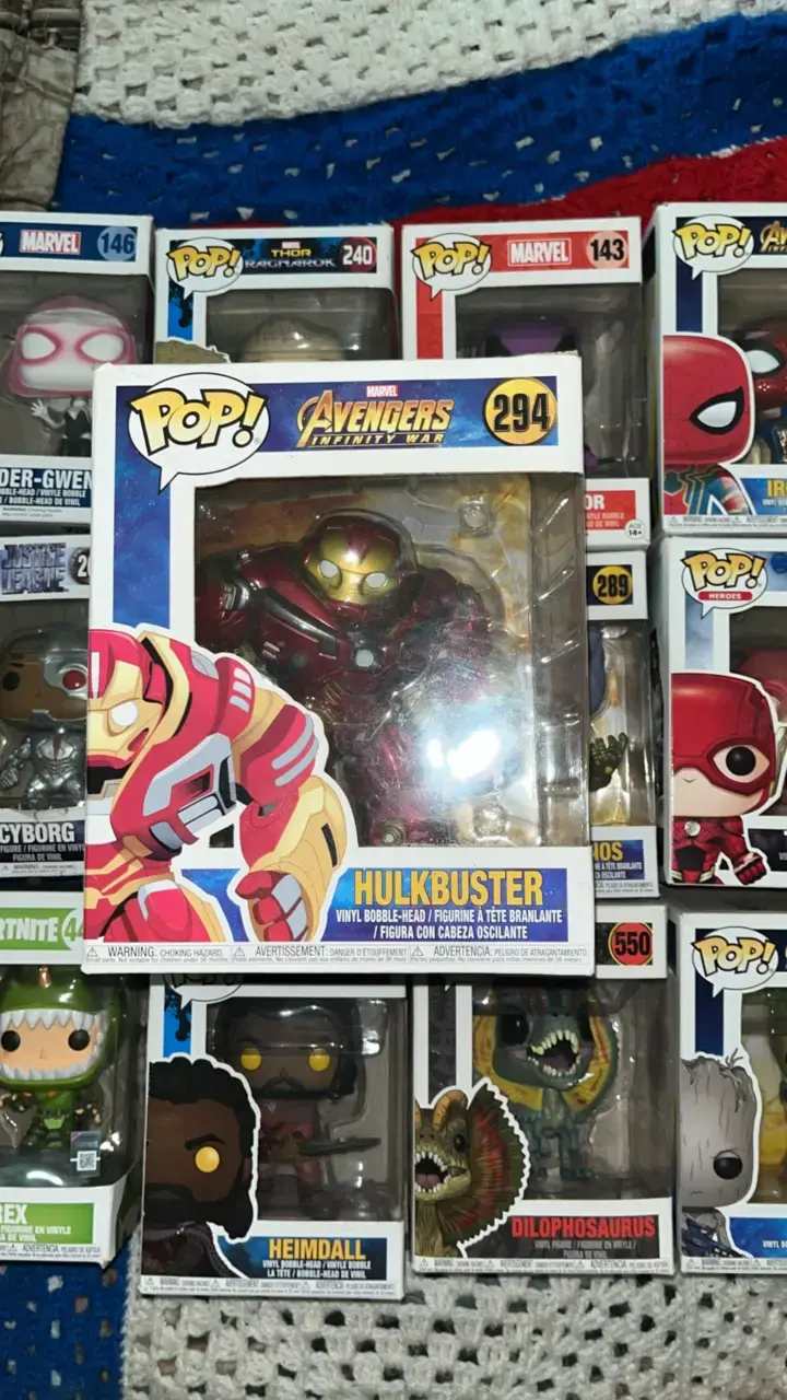 Colección de figuras Funko Pop Marvel y Fortnite - 2