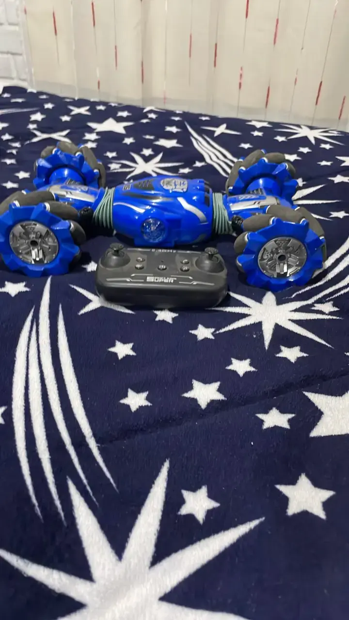 Auto a control remoto azul 2.4GHz - 4