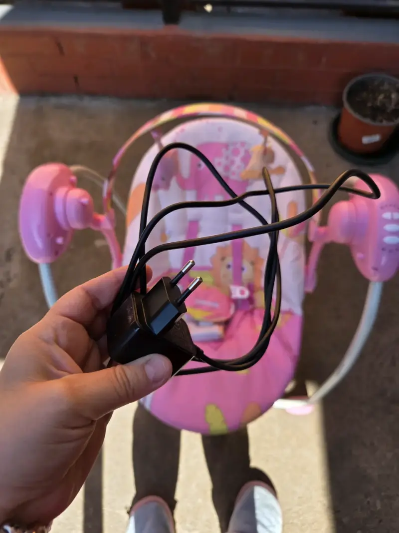 Columpio para bebé rosa con música y mesedora - 1