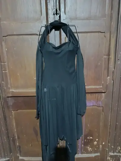 Vestido negro elegante - miniatura 1
