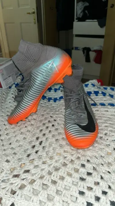 Zapatillas de futbol Nike Edicion limitada Cr7 - miniatura 2