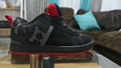 Zapatillas DC Shoes Court Graffik SQ negras y rojas - miniatura 5