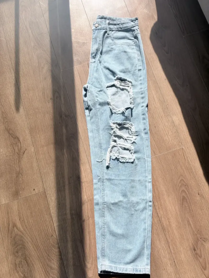 Jeans de mezclilla desgastados para mujer - 5