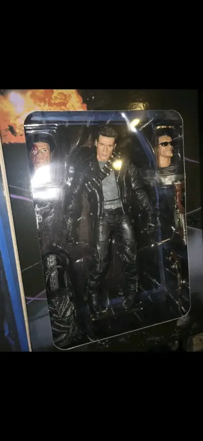 Figura NECA articulada The Terminator T-800 - miniatura 5