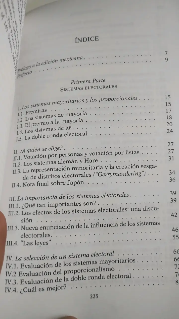 Libro Ingeniería Constitucional Comparada de Giovanni Sartori - 3