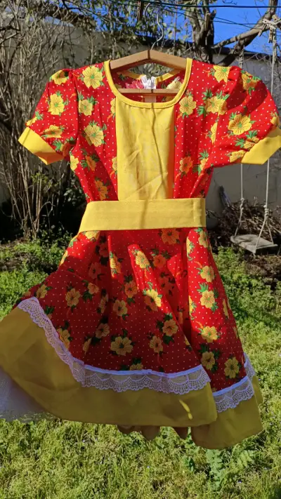 Vestido folclore rojo con flores amarillas - miniatura 1