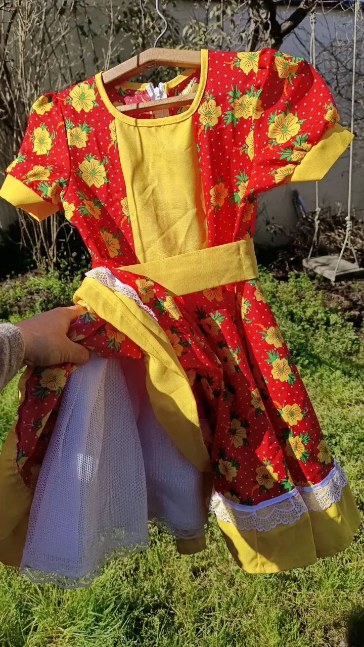 Vestido folclore rojo con flores amarillas - 2