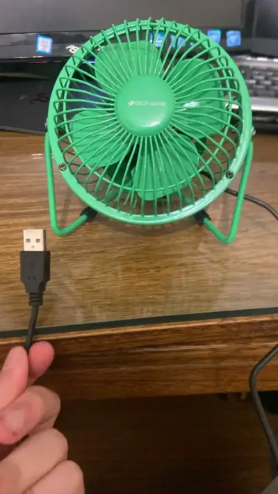 Ventilador USB portátil verde Bionaire - miniatura 1