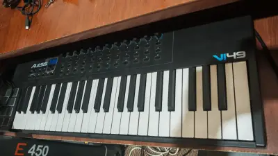 Controlador MIDI Alesis VI49 con 49 teclas - miniatura 2