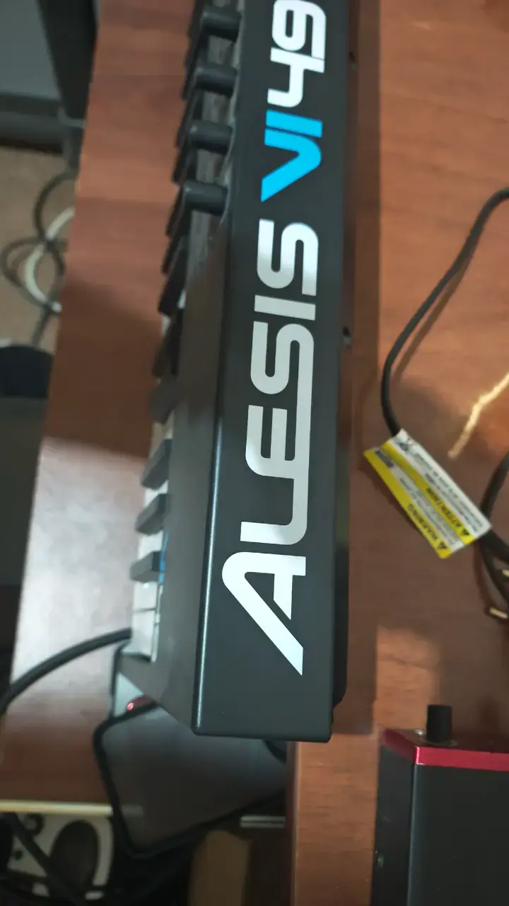 Controlador MIDI Alesis VI49 con 49 teclas - 4