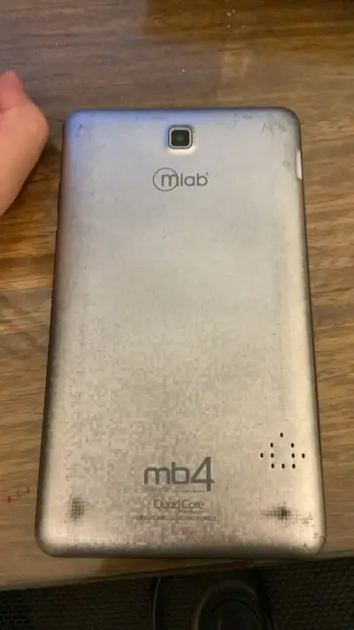 Tablet Mlab MB4 QuadCore en buen estado - miniatura 1