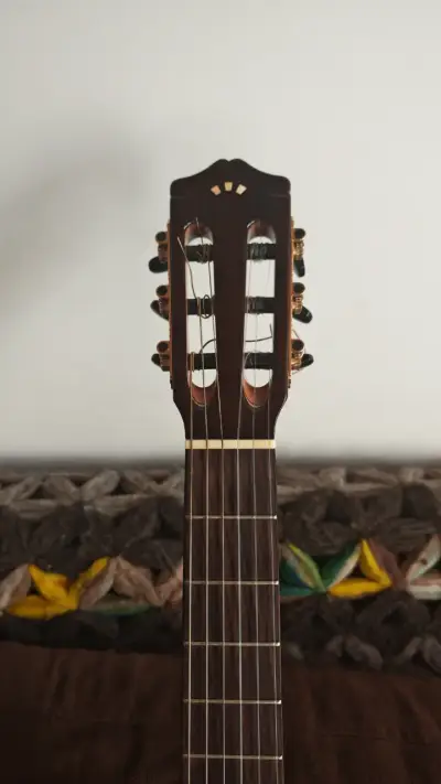 Guitarra clásica Córdoba C7-CE de madera - miniatura 2