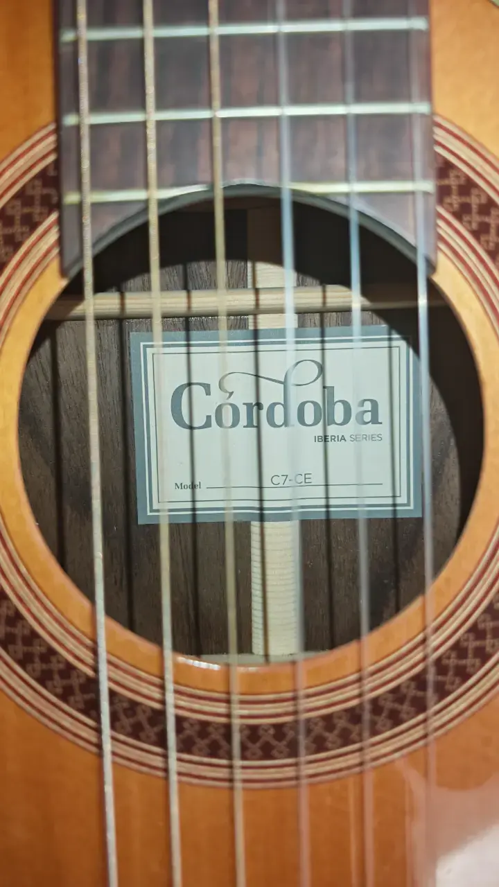 Guitarra clásica Córdoba C7-CE de madera - 3