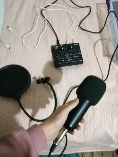 Kit de grabación con micrófono y mezclador V8s - miniatura 1