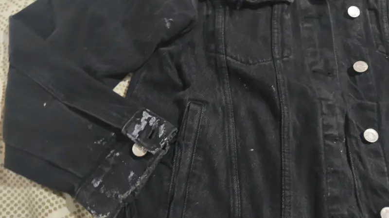 Chaqueta de mezclilla negra desgastada - 2