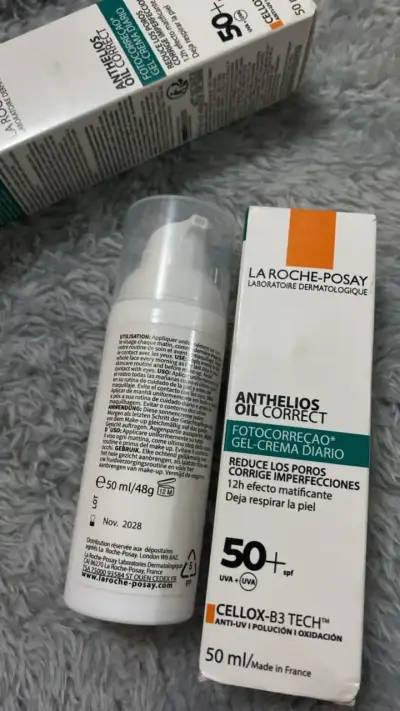 Protector solar La Roche-Posay Anthelios Oil Correct SPF 50+ - miniatura 2