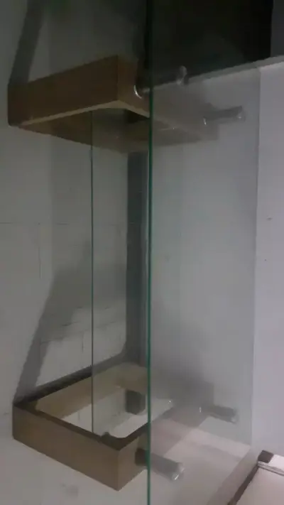 Estante de vidrio con soporte de madera - miniatura 1