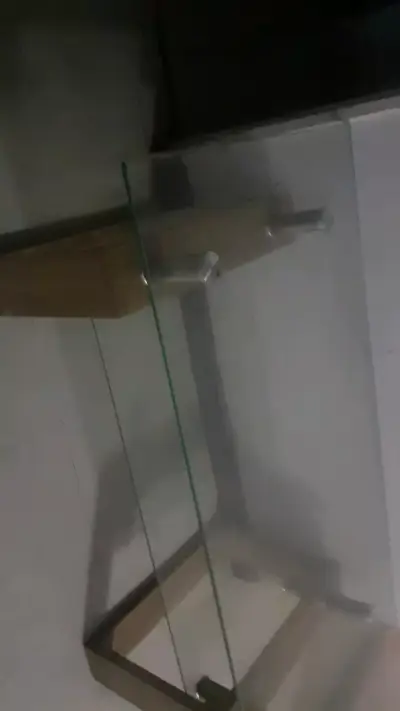 Estante de vidrio con soporte de madera - miniatura 2