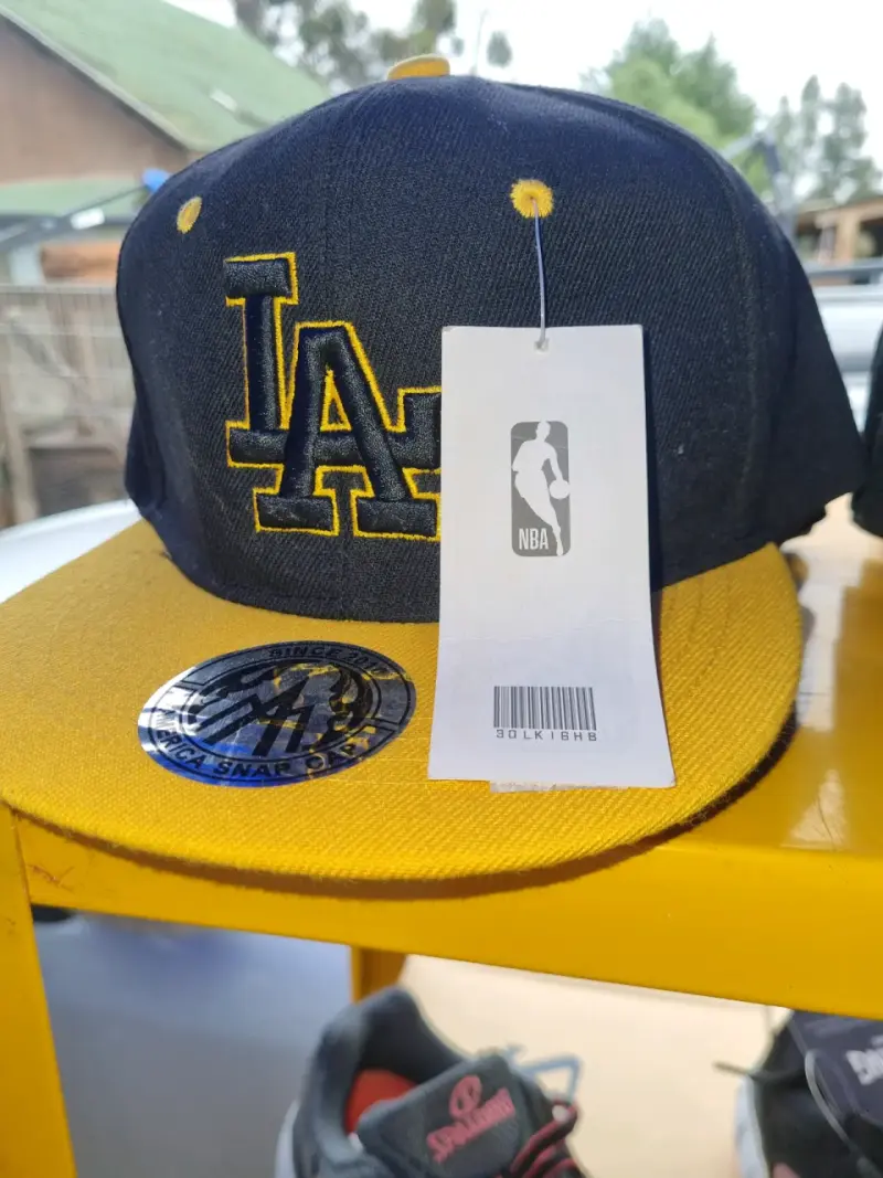 Gorra Snapback Negra Nike Logo Rojo - 4