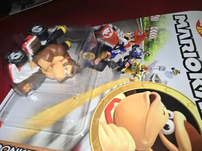 Figura Hot Wheels Mario Kart Donkey Kong Esc 1:64 - miniatura 4
