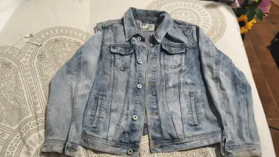 Chaqueta de mezclilla azul claro para mujer - miniatura 1
