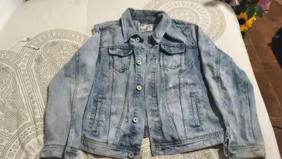 Chaqueta de mezclilla azul claro para mujer - miniatura 2