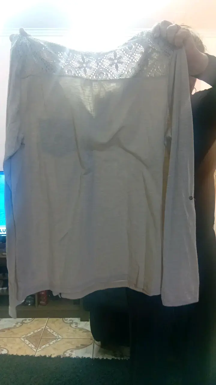 Blusa de mujer con encaje y bolsillo - 2