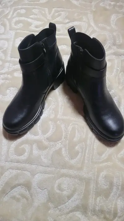 Botines negros de cuero con hebilla - miniatura 1