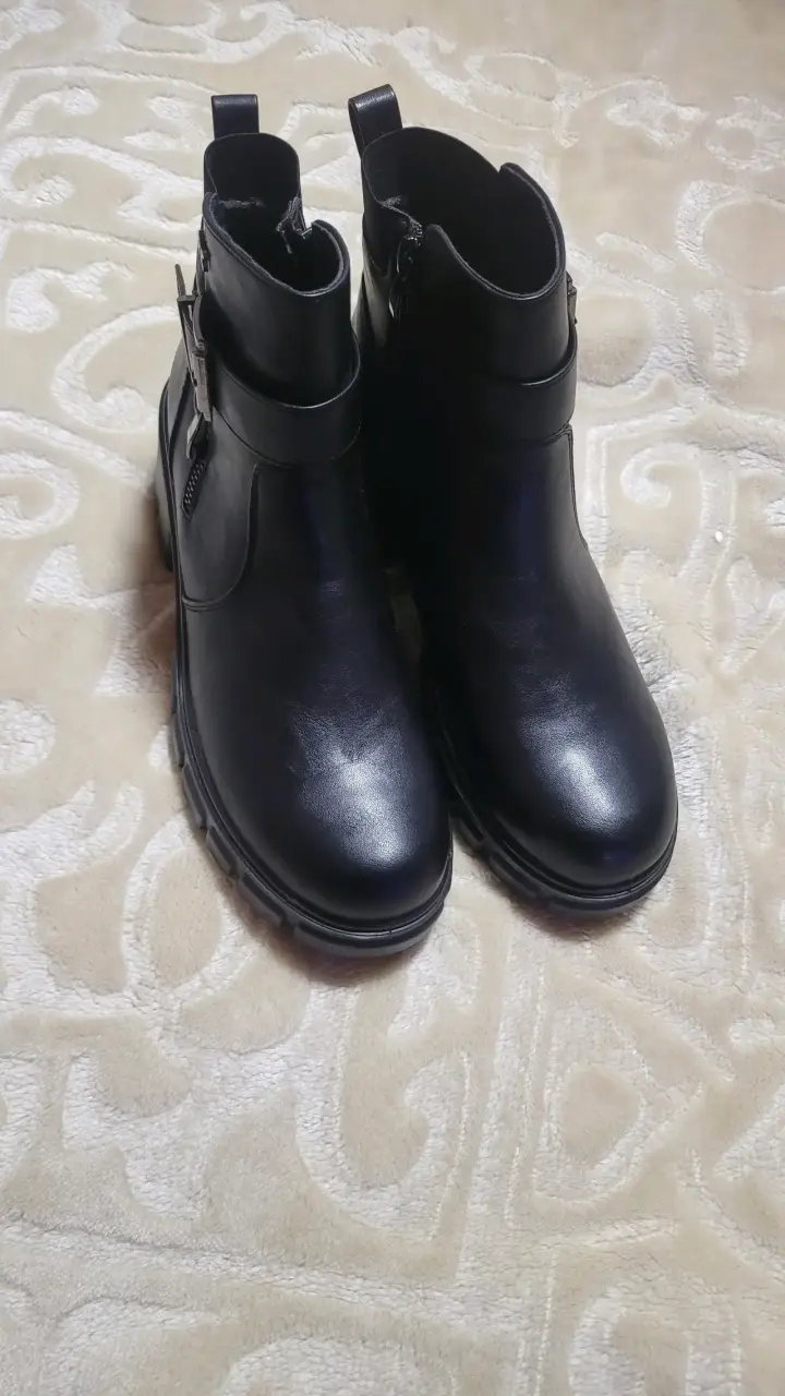Botines negros de cuero con hebilla - 2