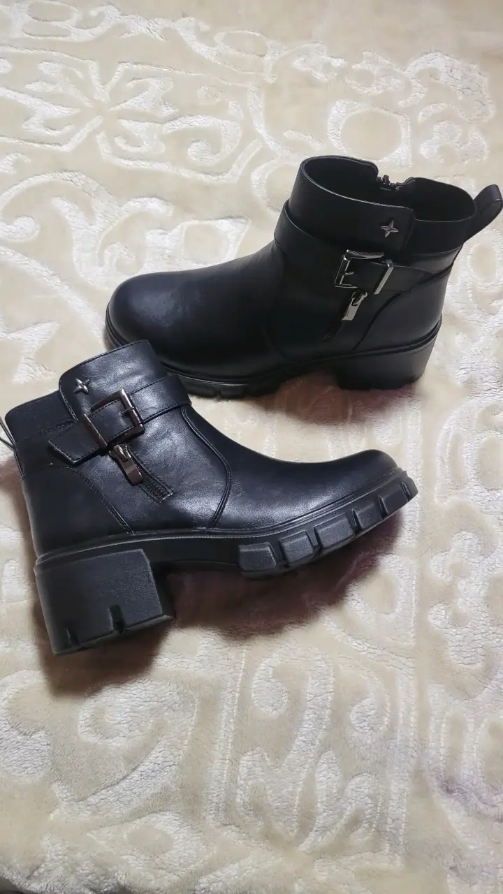 Botines negros de cuero con hebilla - 4
