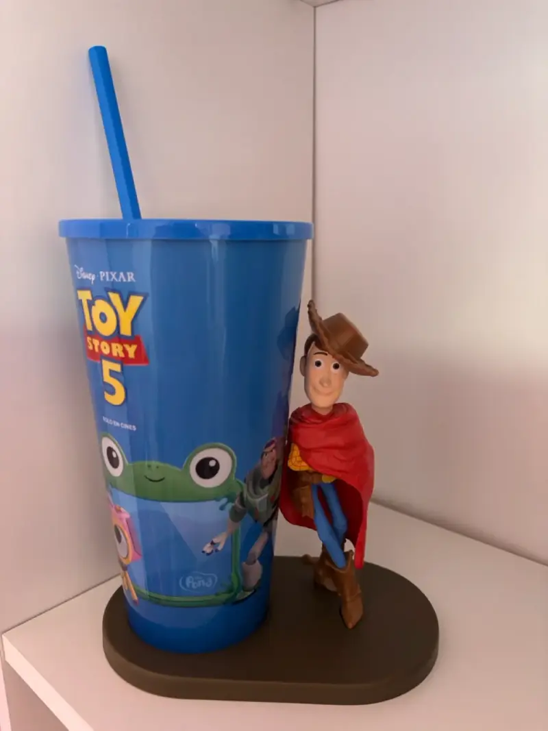Vaso de colección Toy Story 5 con figura de Woody - 2