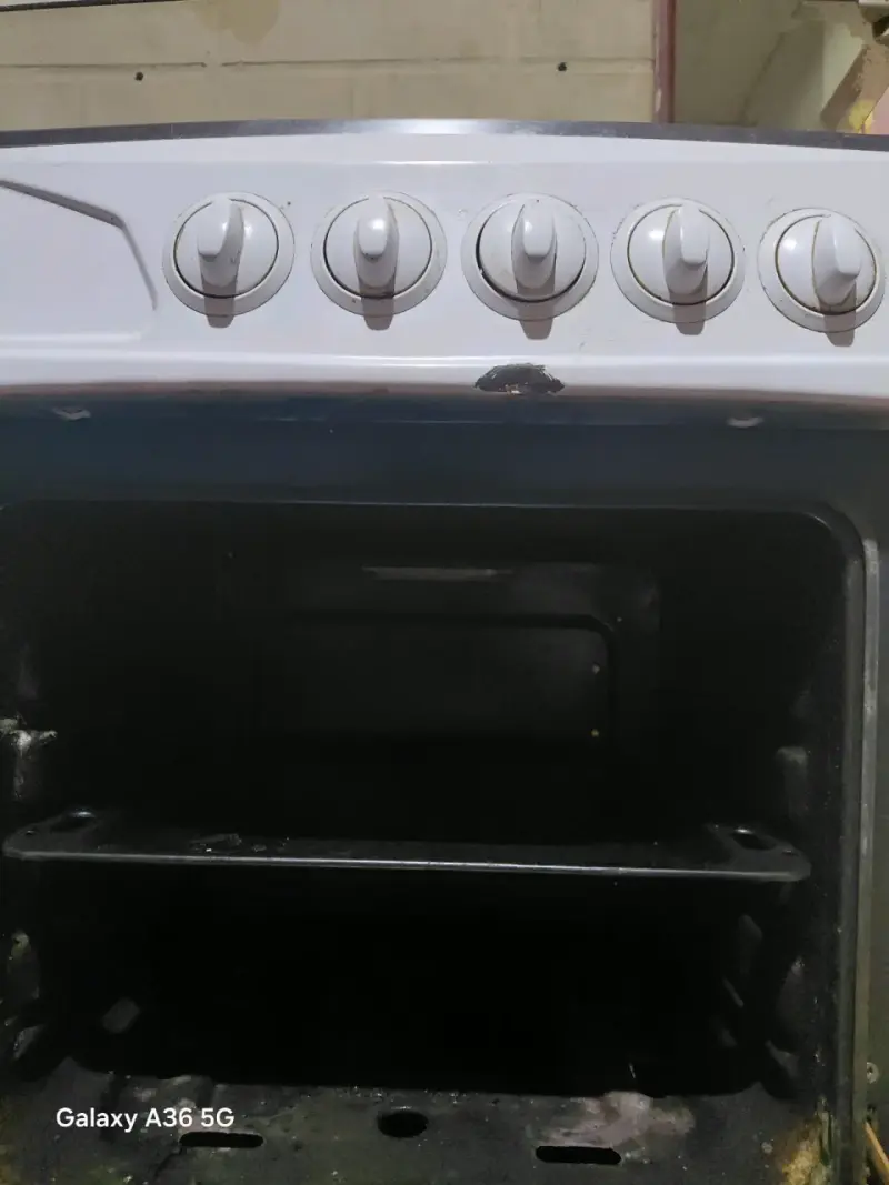 Cocina a gas de 4 quemadores con horno - 2