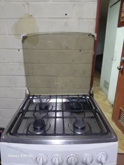 Cocina a gas de 4 quemadores con horno - miniatura 3