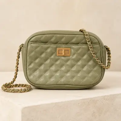 Cartera verde acolchada con cadena dorada - miniatura 1