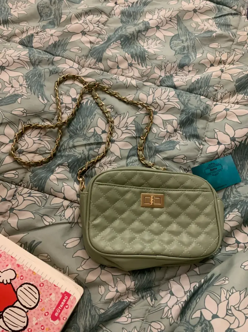 Cartera verde acolchada con cadena dorada - 3