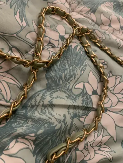 Cartera verde acolchada con cadena dorada - miniatura 4