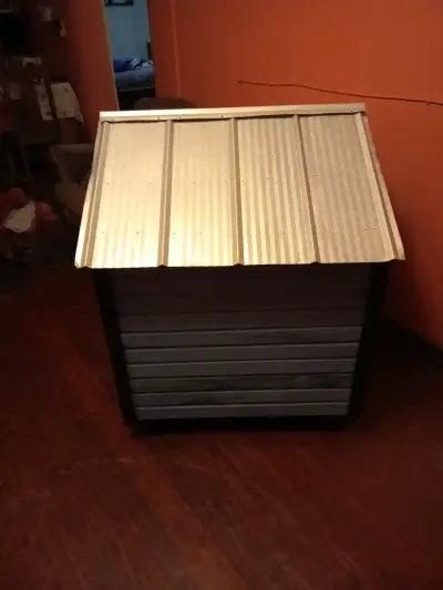 Casa para perro de metal resistente - miniatura 1
