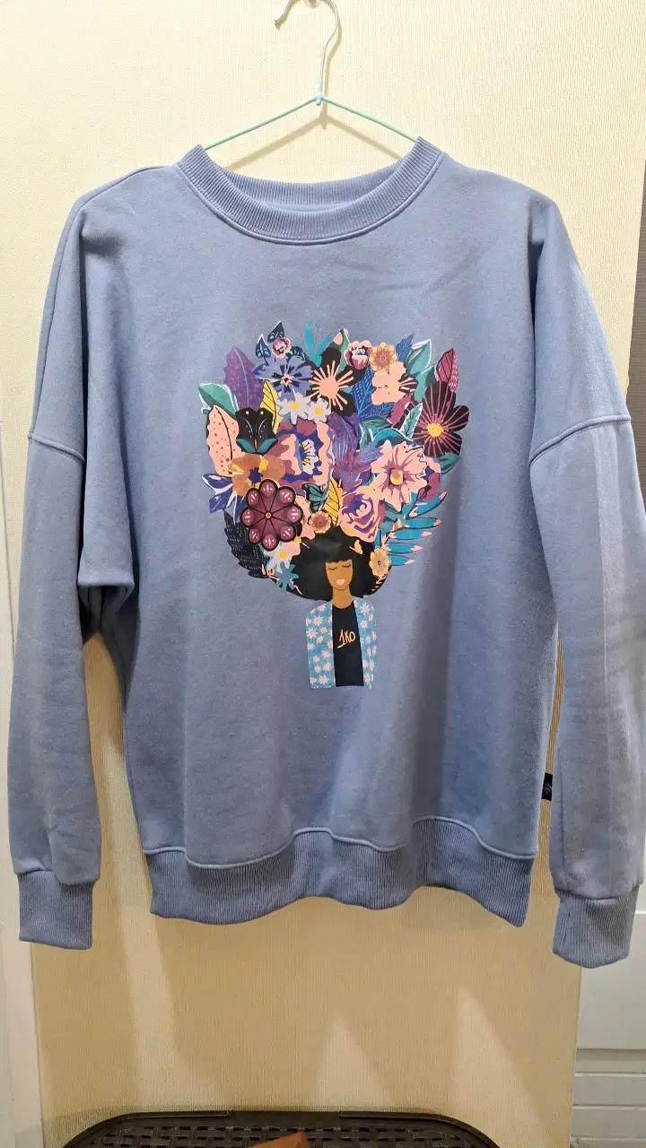 Polerón lila con diseño floral - 2