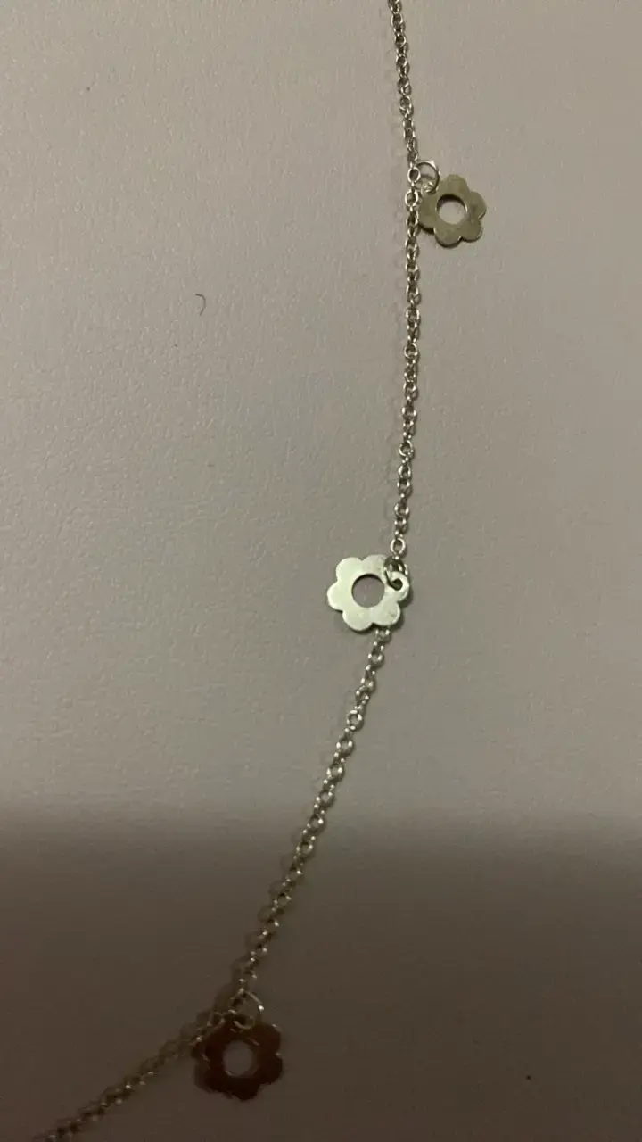 Collar de plata con dijes de flores - 2