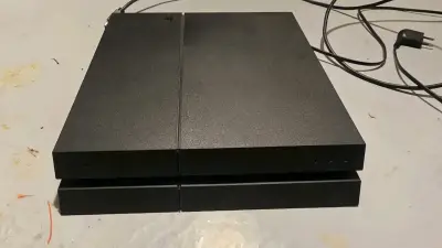 Consola PlayStation 4 en buen estado - miniatura 1