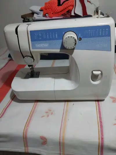 Máquina de Coser Brother LS-2125 en Buen Estado - miniatura 1