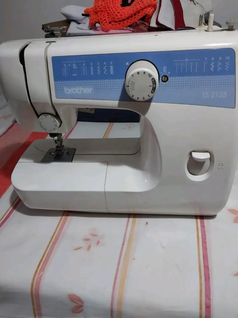 Máquina de Coser Brother LS-2125 en Buen Estado - 2