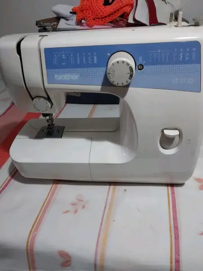 Máquina de Coser Brother LS-2125 en Buen Estado - miniatura 2
