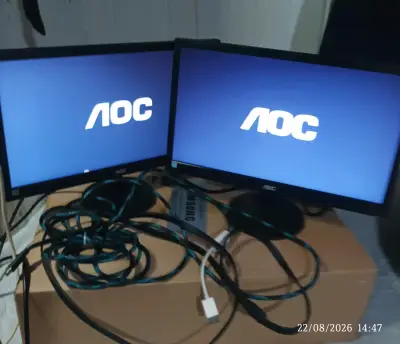 Monitores AOC de 24 pulgadas con cables - miniatura 1