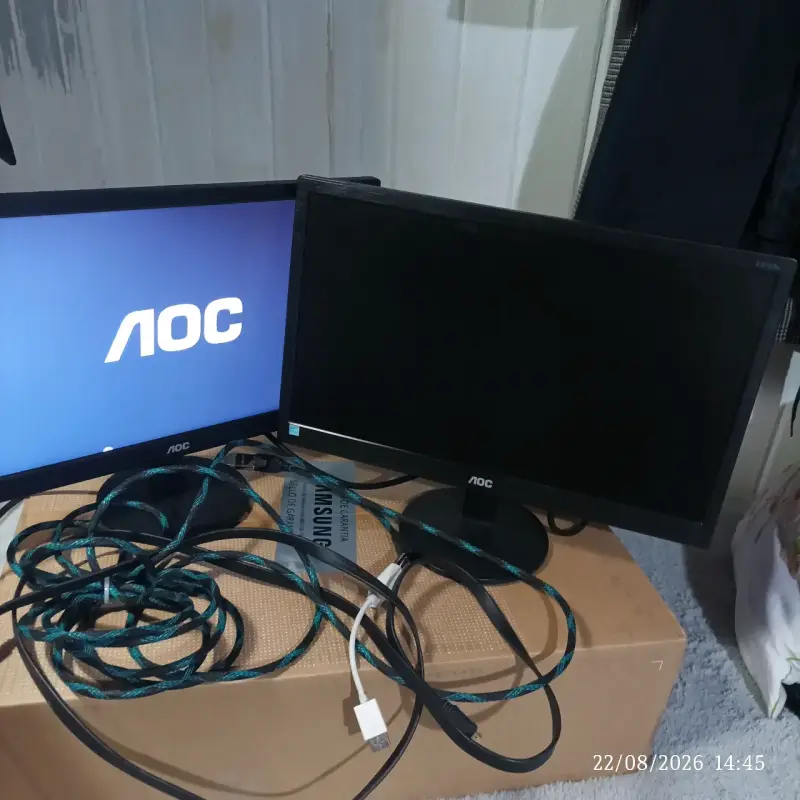 Monitores AOC de 24 pulgadas con cables - 6