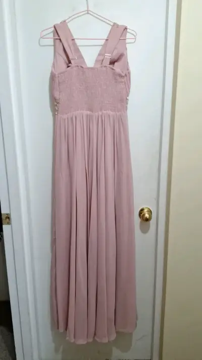 Vestido largo de fiesta rosa con detalles brillantes - miniatura 2