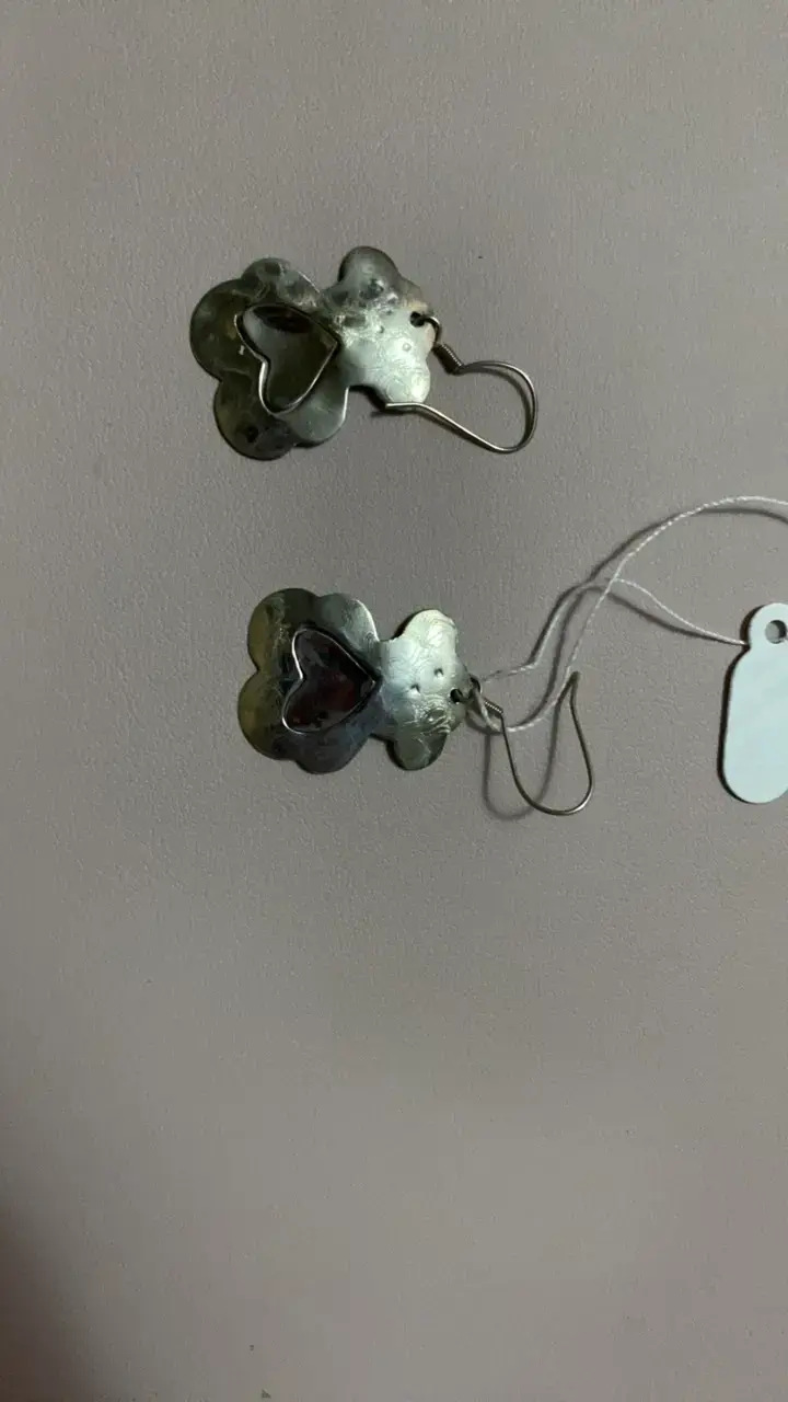 Aros de plata con diseño de osito y corazón - 2