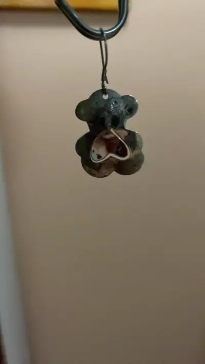 Aros de plata con diseño de osito y corazón - miniatura 4