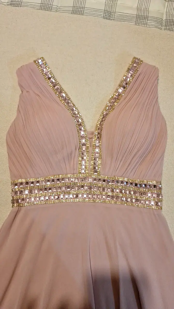 Vestido largo de fiesta rosa con detalles brillantes - 3